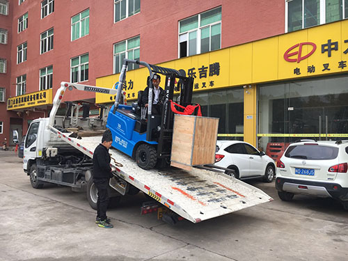 廈門電動(dòng)叉車公司，銷售比亞迪電動(dòng)叉車2.5噸一臺(tái)
