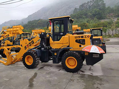 恭喜羅總喜提新車，山宇裝載機940走起，山宇重工，助您成功！